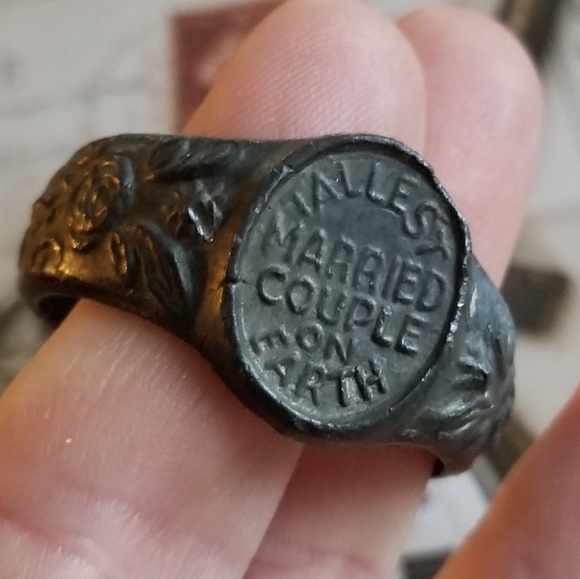 Relisted -Vintage 1930s Circus Sideshow Worlds Tallest Couple Novelty ring - Picture 7 of 11